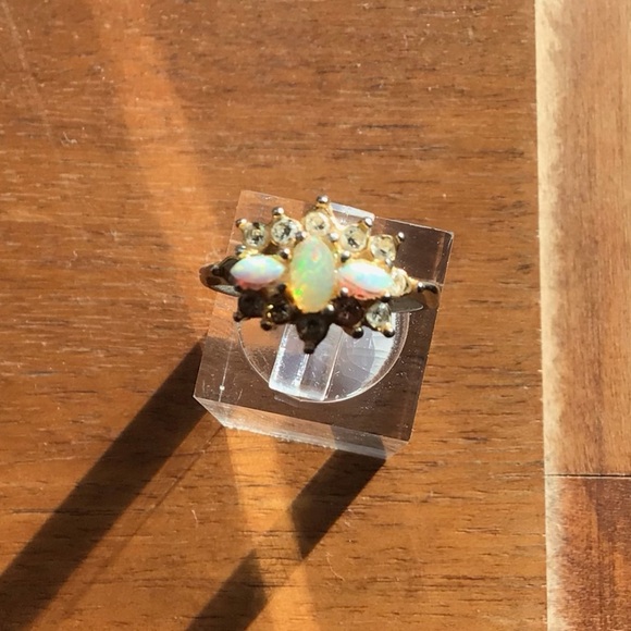 1960's UNCAS Costume Ring, Faux Opals, Clear Rhinestones, Gold Tone. - Picture 2 of 6